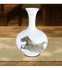 《马到成功》拉坯瓶