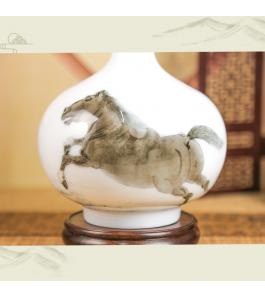 《马到成功》拉坯瓶