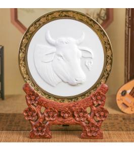 《十二生肖·牛》浮雕瓷盘